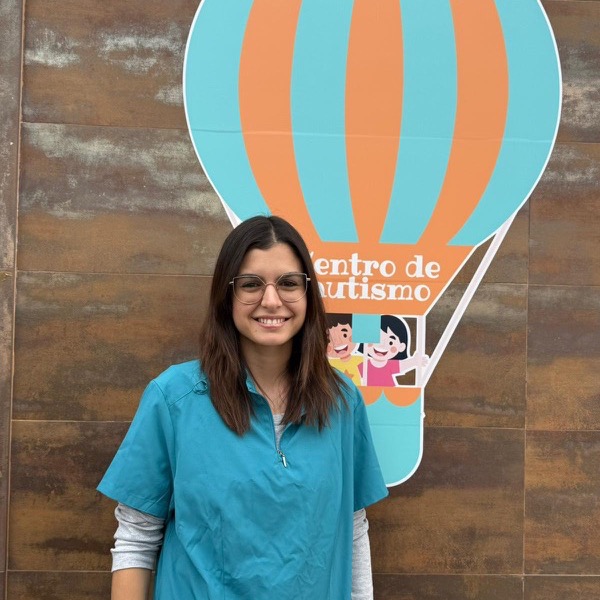 Cristina — Psicóloga infanto juvenil especializada en el acompañamiento de niños, adolescentes y sus familias